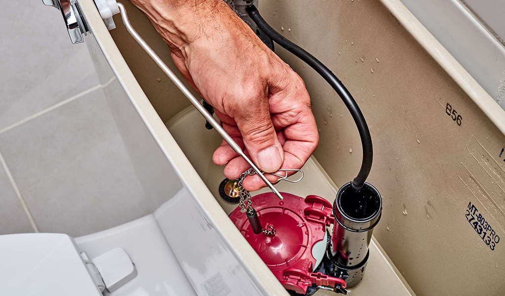 Замена арматуры в сливном бачке унитаза