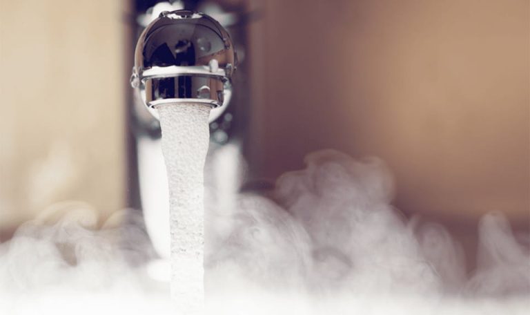 Из крана холодной воды идет горячая