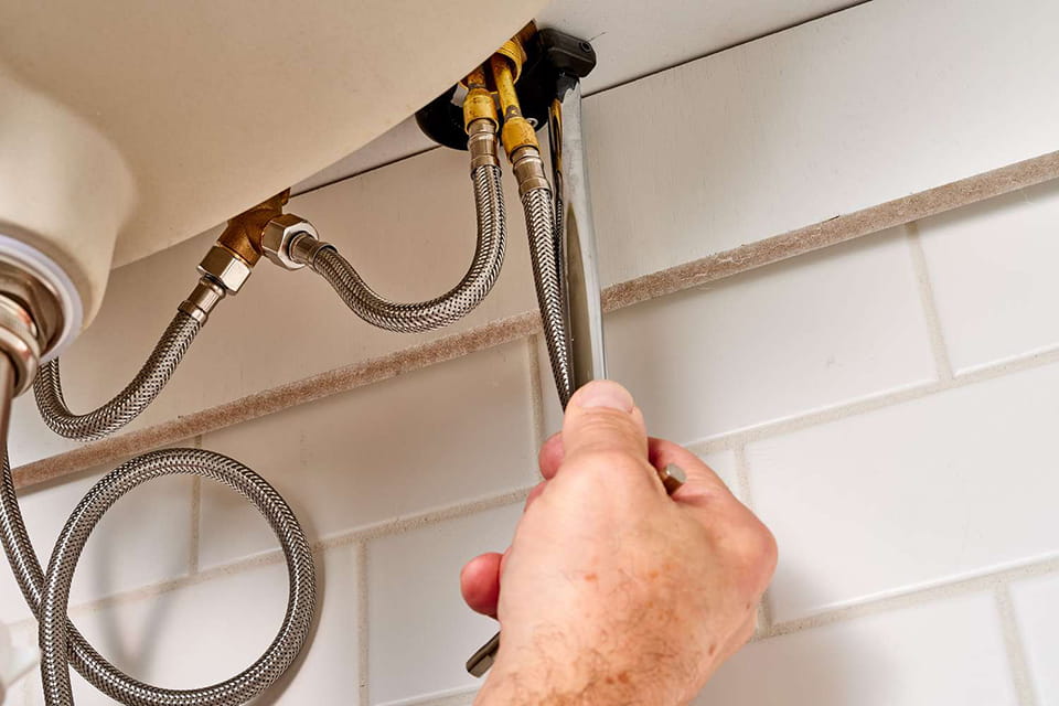 Из холодного крана идет горячая вода - неправильное подключение