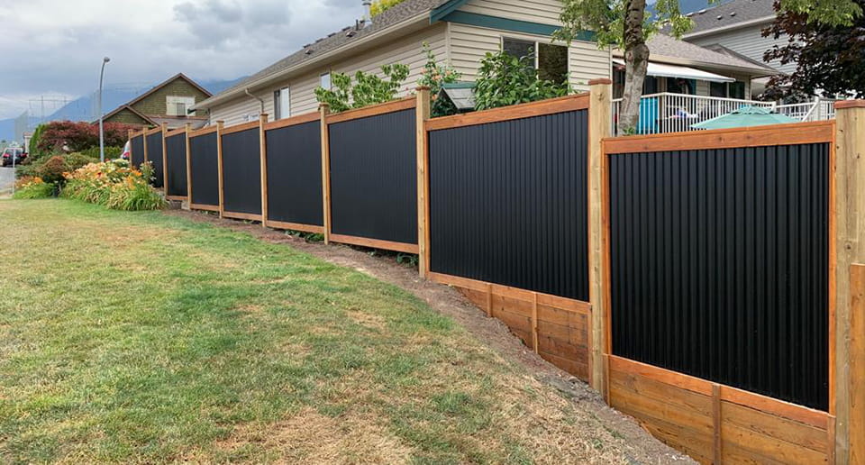 Какой выбрать профнастил для забора