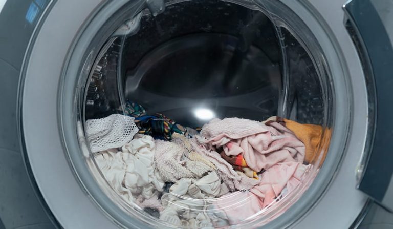 Почему стиральная машина не отжимает белье
